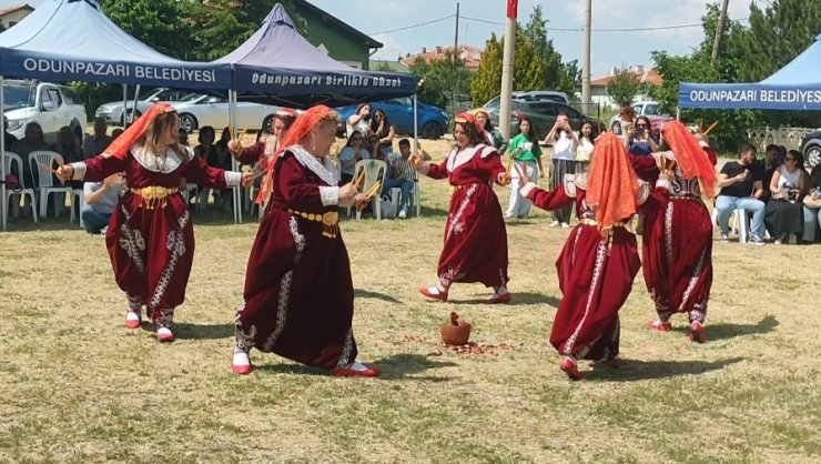 Taşlık’ta bir ilk: Kadınlar imece usulü folklor ekibi kurdu