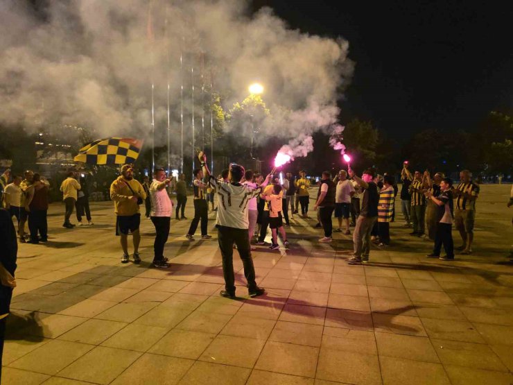 Düzce’de Fenerbahçe Başkanı Aziz Yıldırım sevinci