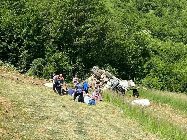 Gümüşhane’de beton mikseri 150 metrelik dik yamaçtan yuvarlandı: 2 ölü, 1 yaralı