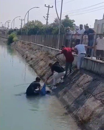 Tarsus’ta sulama kanalına düşen şahıs ölümden döndü