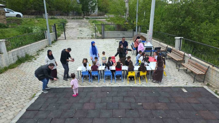 Eğitim gönüllüleri Gevaşlı öğrencilere unutulmaz bir gün yaşattı
