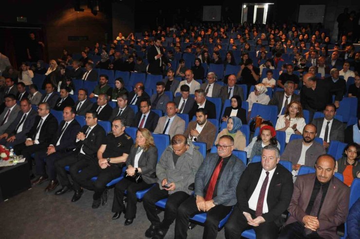 Kars’ta kitap seferberliği: 98 bin kitap okundu, en çok okuyan öğrenci ve veliler ödüllendirildi
