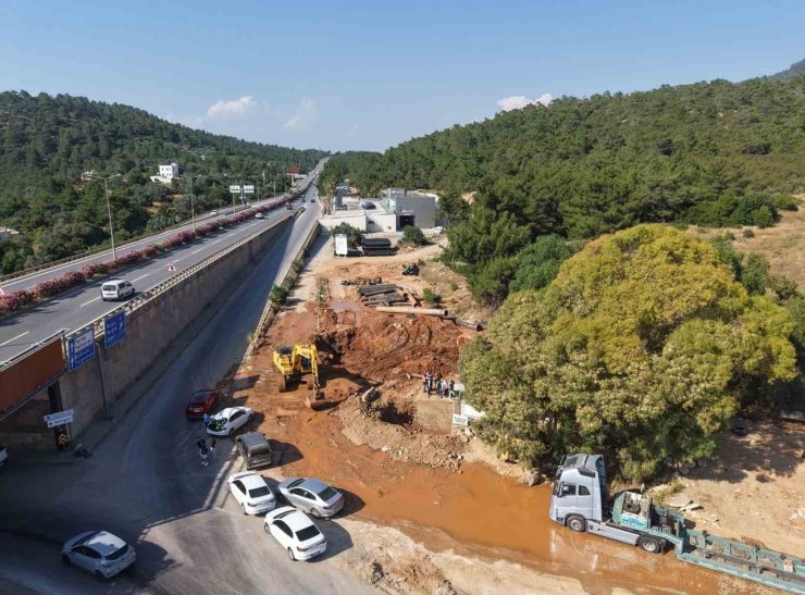 Torba ana depo hattı üçe ayrılarak Bodrum geneli su kesintisinin önüne geçiliyor