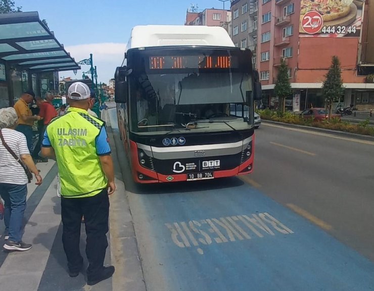 Büyükşehir ekipleri güvenli ve konforlu ulaşım için sahada