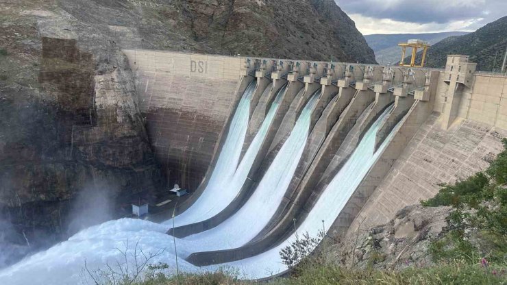 Çüngüş’te baraj yolundaki bozuk güzergahın onarılması istendi