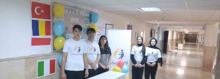 Sivas merkezli 6 ülkede 16 öğretmen iş birliğinde gençler dijital çağa hazırlanıyor