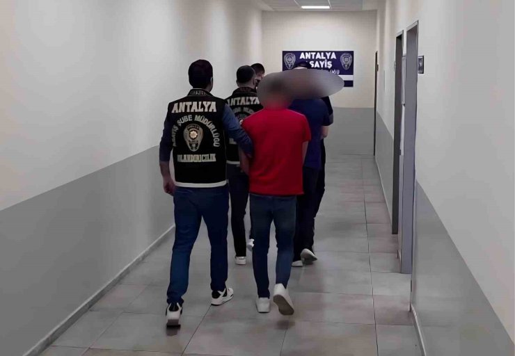 Antalya’da 1,2 milyon liralık dolandırıcılığa 4 tutuklama