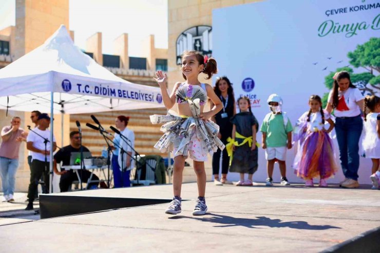 Didim’de minik tasarımcılar geri dönüşüm defilesiyle çevreye dikkat çekti