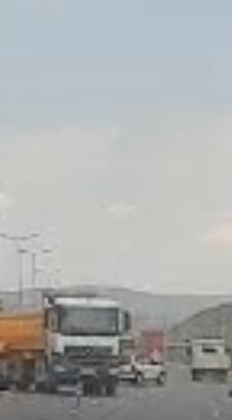 Tırdan tedirgin olan sürücü kontrolü kaybedip, şarampole yuvarlandı: 1 yaralı