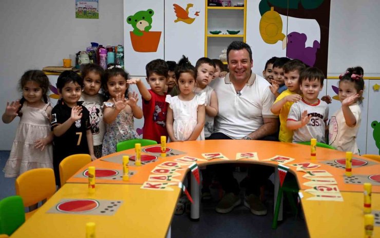 Kuşadası’ndaki Çocuk Gelişim Merkezi ailelerin yükünü hafifletiyor