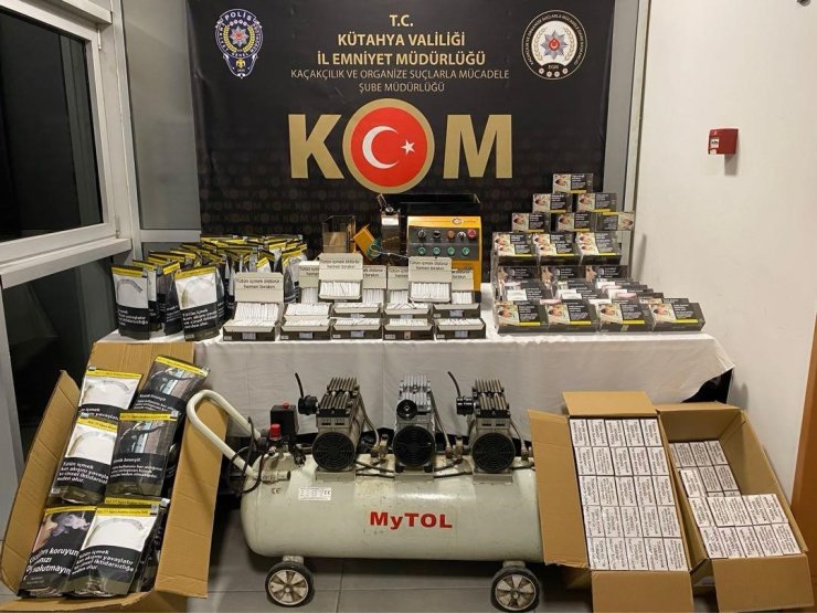 Kütahya’da kaçakçılığa darbe, binlerce makaron ve kaçak telefon ele geçirildi
