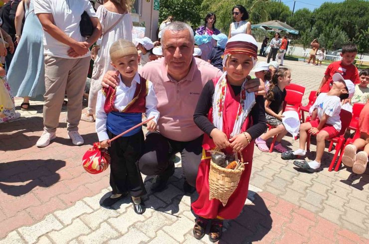 Balıkesir’de miniklerin geri dönüşüm defilesi ilgi gördü