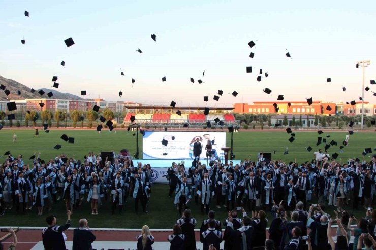 ADÜ Tıp Fakültesi 23. dönem mezuniyet ve yemin töreni gerçekleştirildi