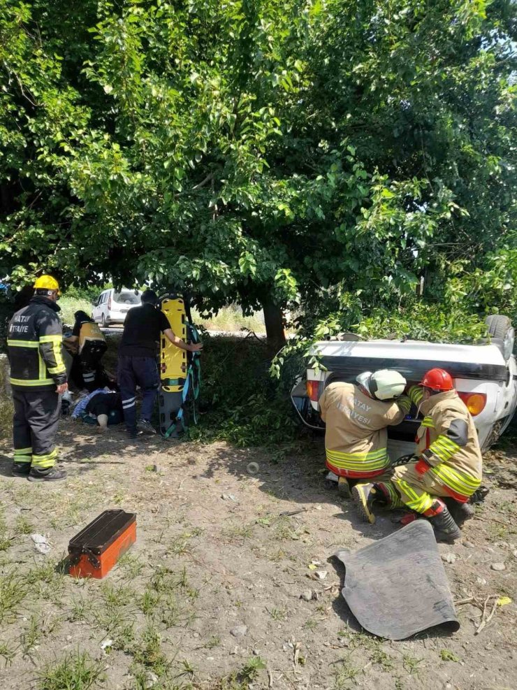 Erzin’de otomobil takla attı: 3 yaralı