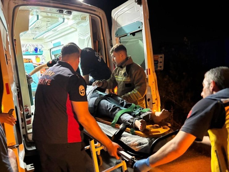 Antakya’da dereye uçan motosikletin sürücüsü yaralandı