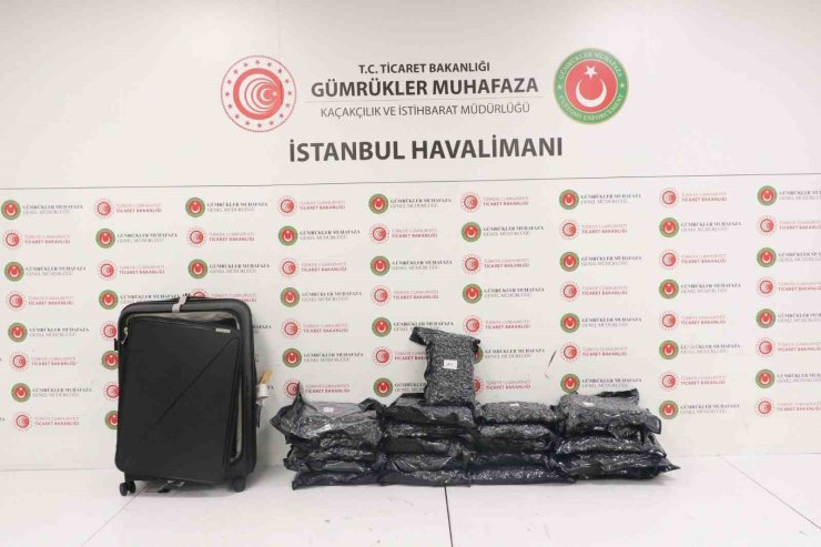 İstanbul Havalimanı’nda uyuşturucu operasyonu: 22,5 kilogram esrar ele geçirildi