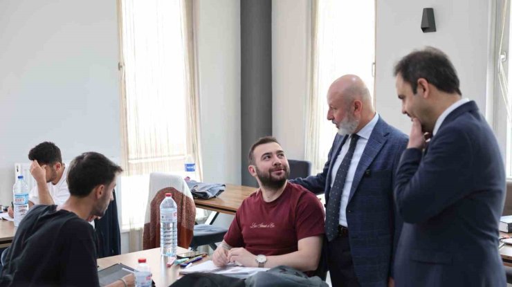 Başkan Çolakbayrakdar, sınava girecek öğrencilere başarılar diledi