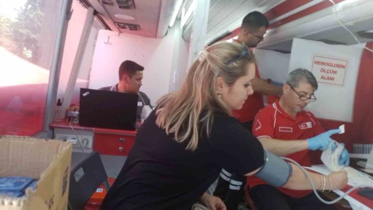 Kızılay’dan sıcaklara karşı akşam mesaisi