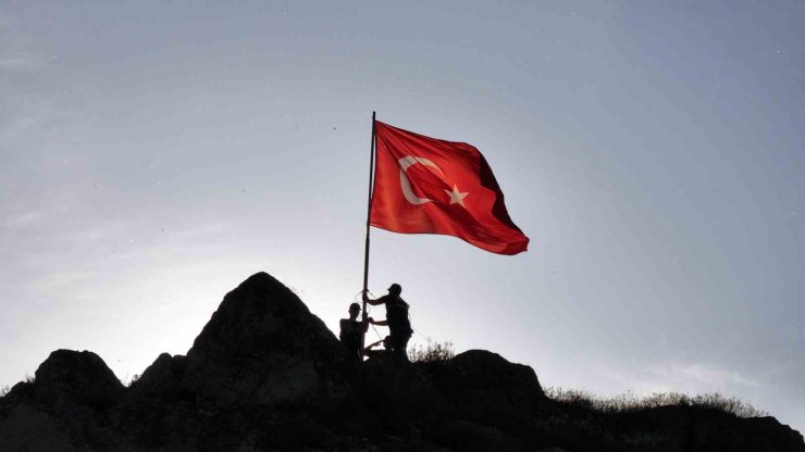 Sivas’ta bu kalede 8 asırdır Türk’ün bayrağı dalgalanıyor