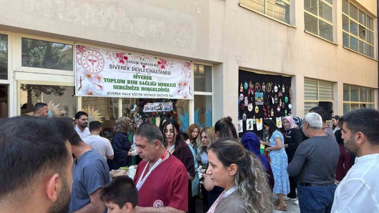 Siverek’te ruh sağlığı hastalarının el emeği ürünleri sergilendi