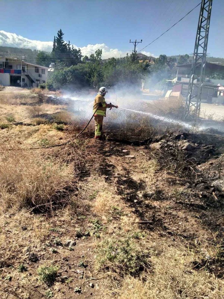 Kırıkhan’da bahçe yangını