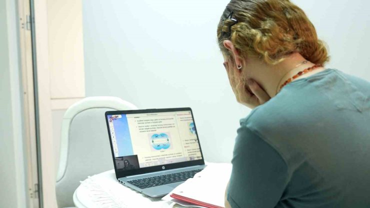 Manisa Büyükşehir Belediyesi online eğitim ile öğrencileri geleceğe hazırlıyor