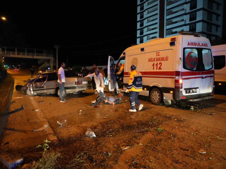 Kastamonu’da can pazarı: Yaralıyı kurtarmaya çalışanlara başka bir araç çarptı : 6 yaralı