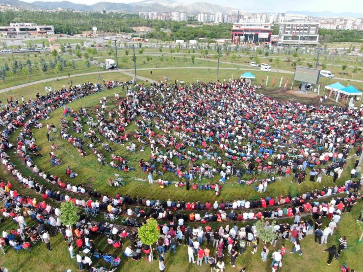 Malatyalılar milli heyecanı Yüzüncü Yıl Kent Parkı’nda yaşadı