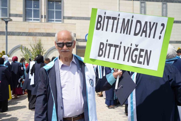 Bayburt’ta azmin hikâyesi: 71 yaşında başladığı üniversiteden 75 yaşında mezun oldu