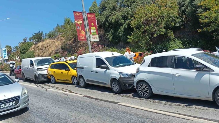Bodrum’da zincirleme kaza: "5 araç birbirine girdi"
