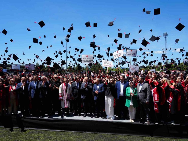 Kastamonu Üniversitesi’nde 4 binden fazla öğrenci mezuniyet coşkusu yaşadı
