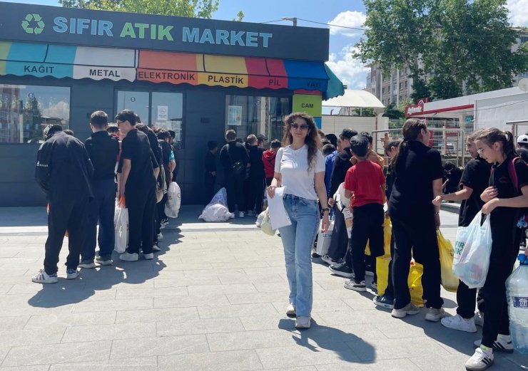 Kütahya Ahteri İmam Hatip Ortaokulu’ndan Sıfır Atık projesine anlamlı destek