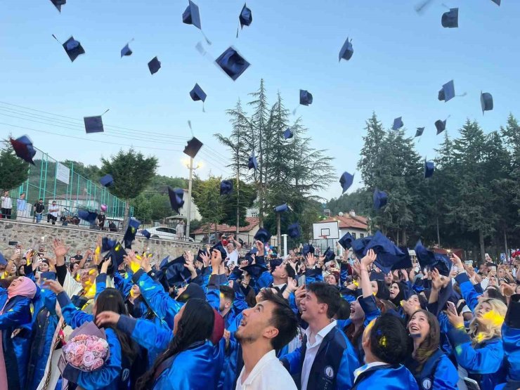 Şaphane MYO’da mezuniyet coşkusu