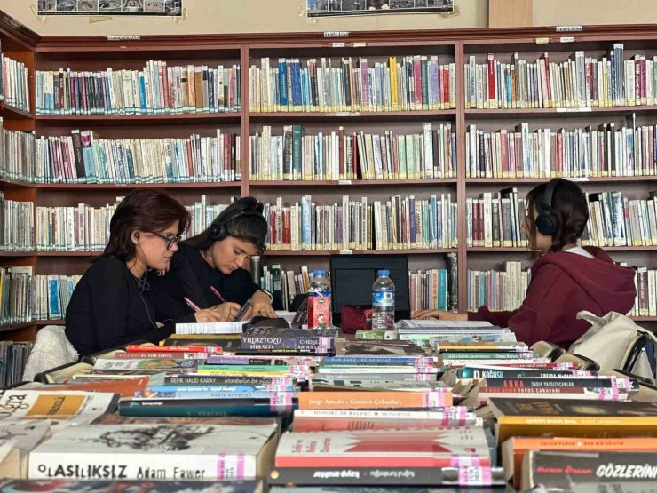 Erzurum’daki her iki kitaptan biri edebiyat içerikli