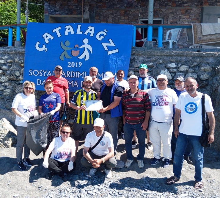 Çatalağzı Ömerağzı Sahili’nde geniş katılımlı temizlik seferberliği
