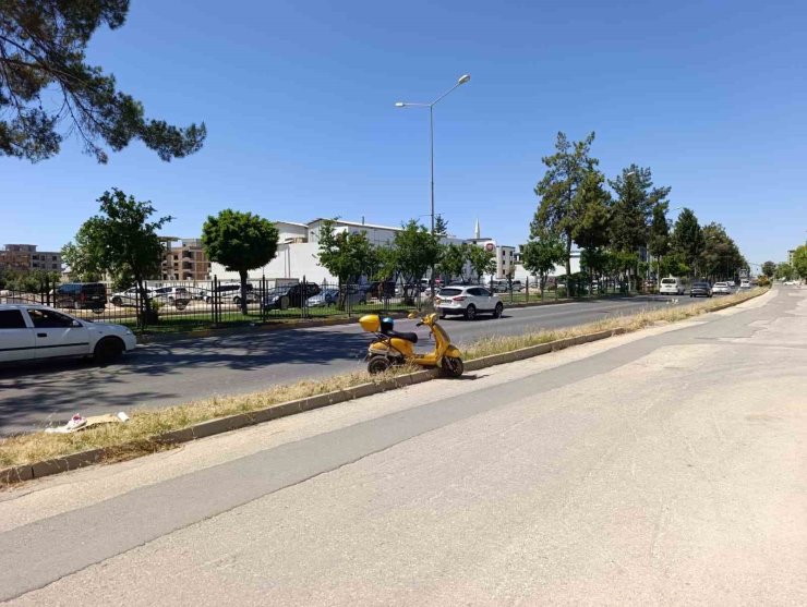 Devrilen elektrikli motosikletin sürücüsü yaralandı