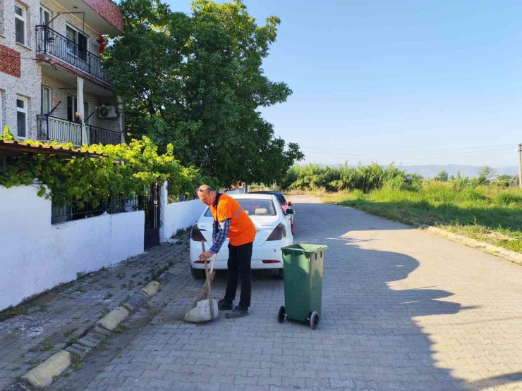 Efeler’de temizlik çalışmaları sürüyor