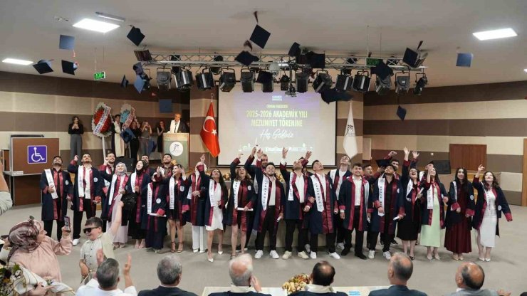 KBÜ’de mezuniyet coşkusu sürüyor: Orman mühendisleri, sosyal bilimciler ve diş hekimleri diplomalarını aldı