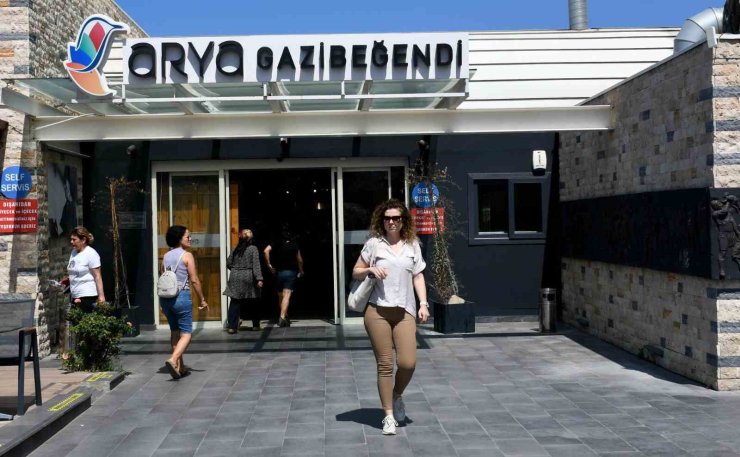 Kuşadası Belediyesi’nin turistik tesisleri ilgi görüyor