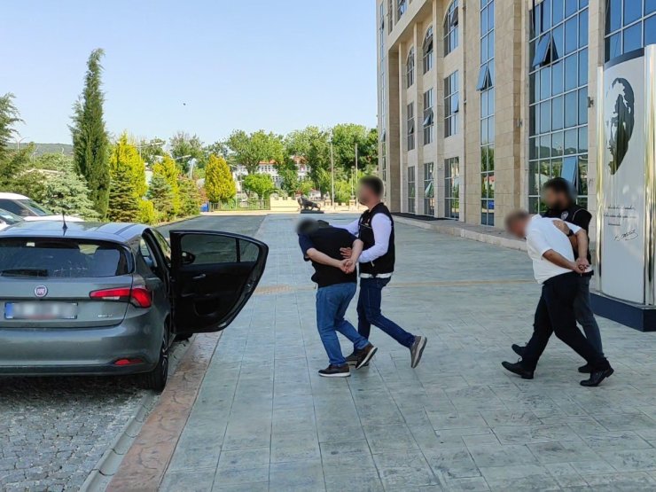 Uşak’ta uyuşturucu operasyonlarında gözaltına alınan 16 şüpheli tutuklandı