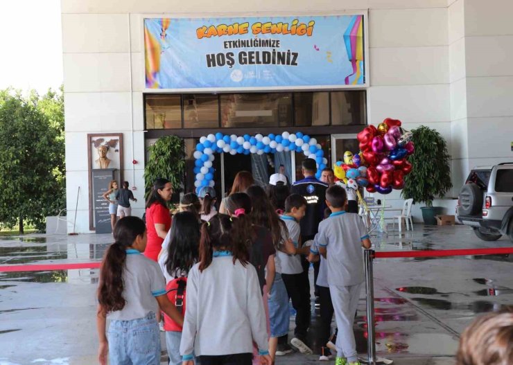 Aksu’da karne sevinci şenliğe dönüştü