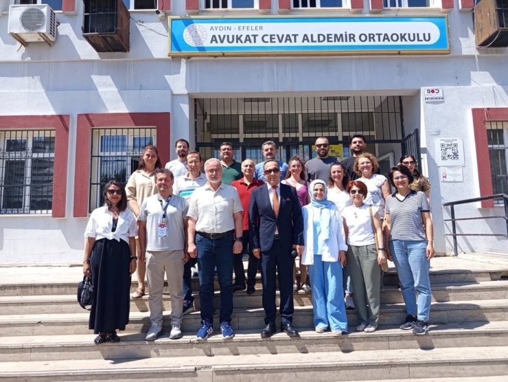 Efeler İlçe Milli Eğitim Müdürü Çomruk: "Hedefimiz değerlerine sahip çıkan nesiller yetiştirmek"