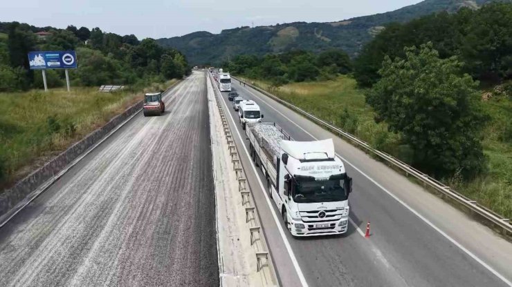 Yalova-Bursa kara yolunda asfaltlama çalışması devam ediyor