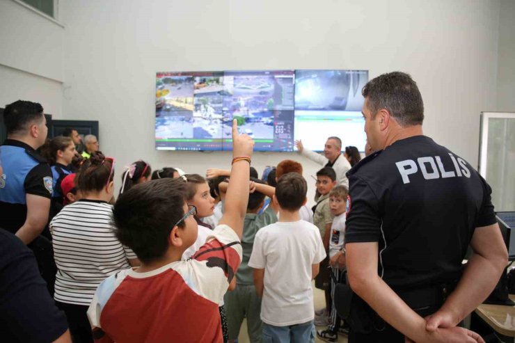 Polisten miniklere eğitim