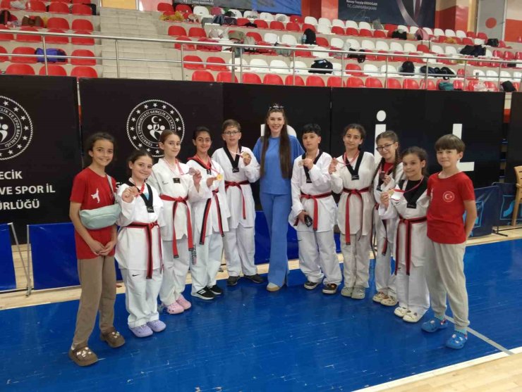 Bozüyüklü taekwondocular başarılarıyla göz doldurdu