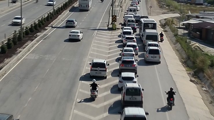 Bekleyen onlarca sürücüyü hiçe sayarak ’kaynak’ yapan sürücüler dron kamerasıyla tespit edildi