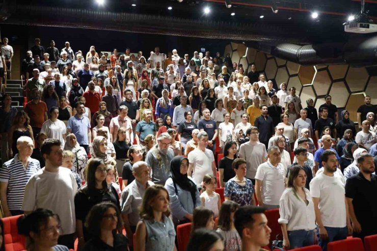 Merkezefendi Belediyesi Kent Tiyatrosu’nda yılsonu heyecanı
