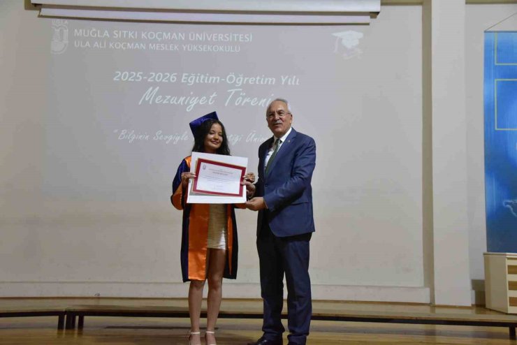Ula Ali Koçman MYO’da mezuniyet coşkusu