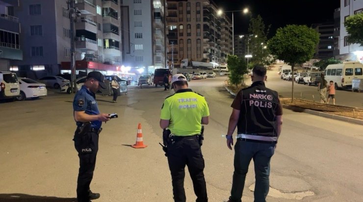 Asayiş uygulamasında 2 araç trafikten men edildi