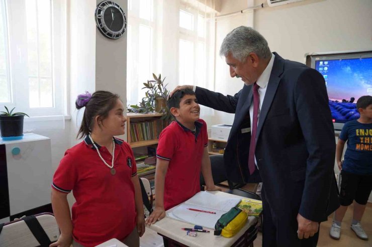 Başkan Hallaç’tan özel öğrencilere anlamlı ziyaret
